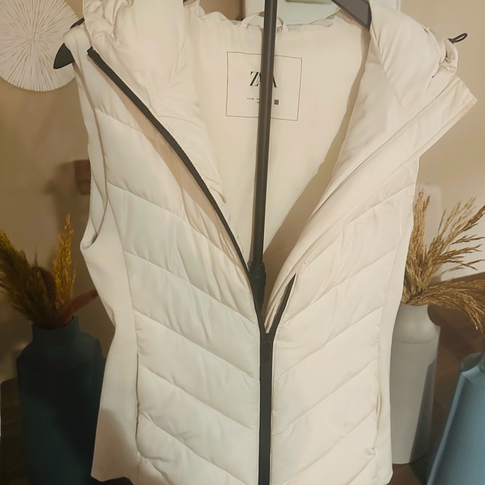 Zara Women's Cream Quilted Vest